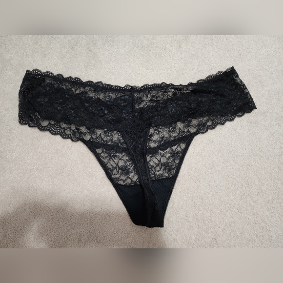 NWT Torrid Black Lace Thong panties sz 4 - Picture 3 of 3